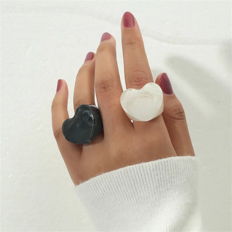 New Vintage Fashion Heart Resin Ring Geometric Round White Coffee Color Acrylic Rings For Girl Jewelry Gift