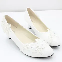 · 2022 nuove scarpe tacco alto primavera pizzo floreale strass scarpe da sposa tacco quadrato bianco scarpe singole BH2113