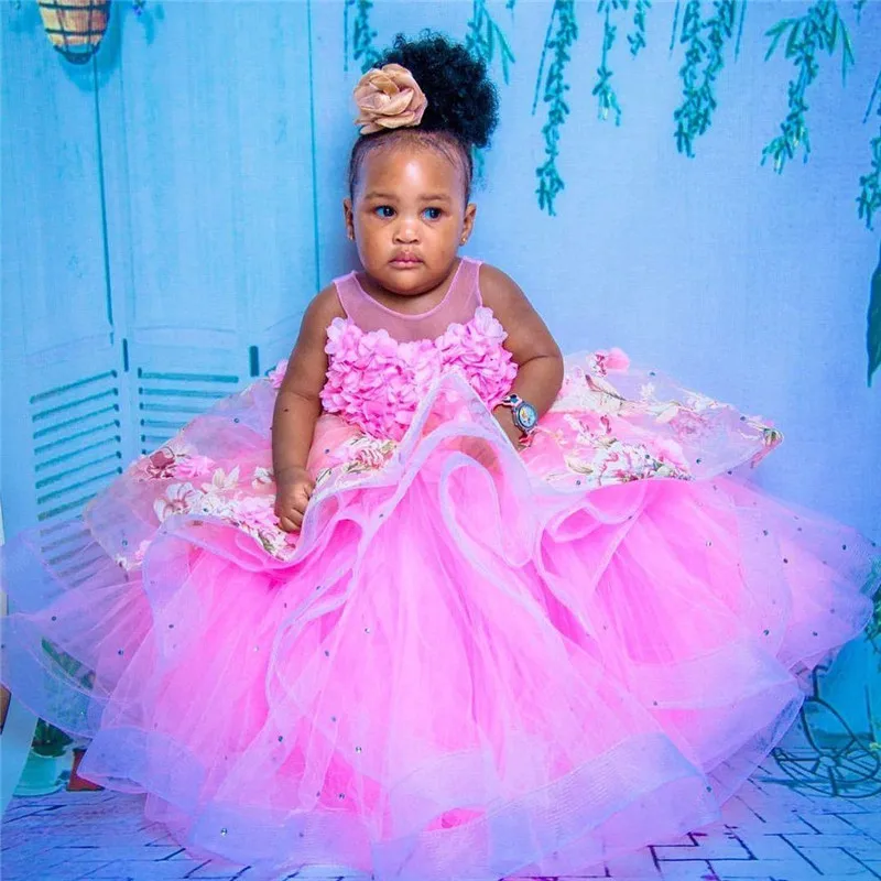 ลูกไม้สีชมพู3D ดอกไม้ทารกสาว Sheer คอลูกชุด First Birthday Party Gowns สาวชุด