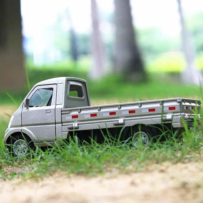 Alloy Liuzhou Truck Toy Model Simulating Acousto-optic & Pull Back & Five Open Door Engineering Vehicle 1:32 Diecast