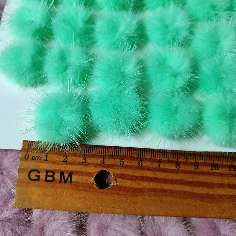 Opakowanie 80 sztuk 30 Mm kolorowe Mink pompony 3Cm puszyste pompony do nakrycia głowy kolczyki breloki Diy zapasy rzemieślnicze materiały