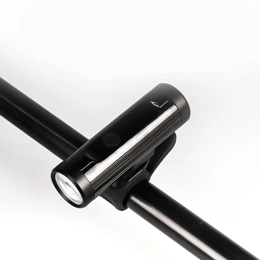 Luce per bici ricaricabile USB, faro per bici a LED luminoso da 500 Lumen con supporto di montaggio, 4 modalità, torcia di sicurezza per ciclismo su strada