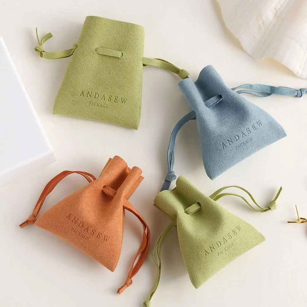 

50pcs Customize Logo Microfiber Jewelry Organizer Suede Drawstring Bag Business Brand Embossed Packaging Chic Ulk Rings