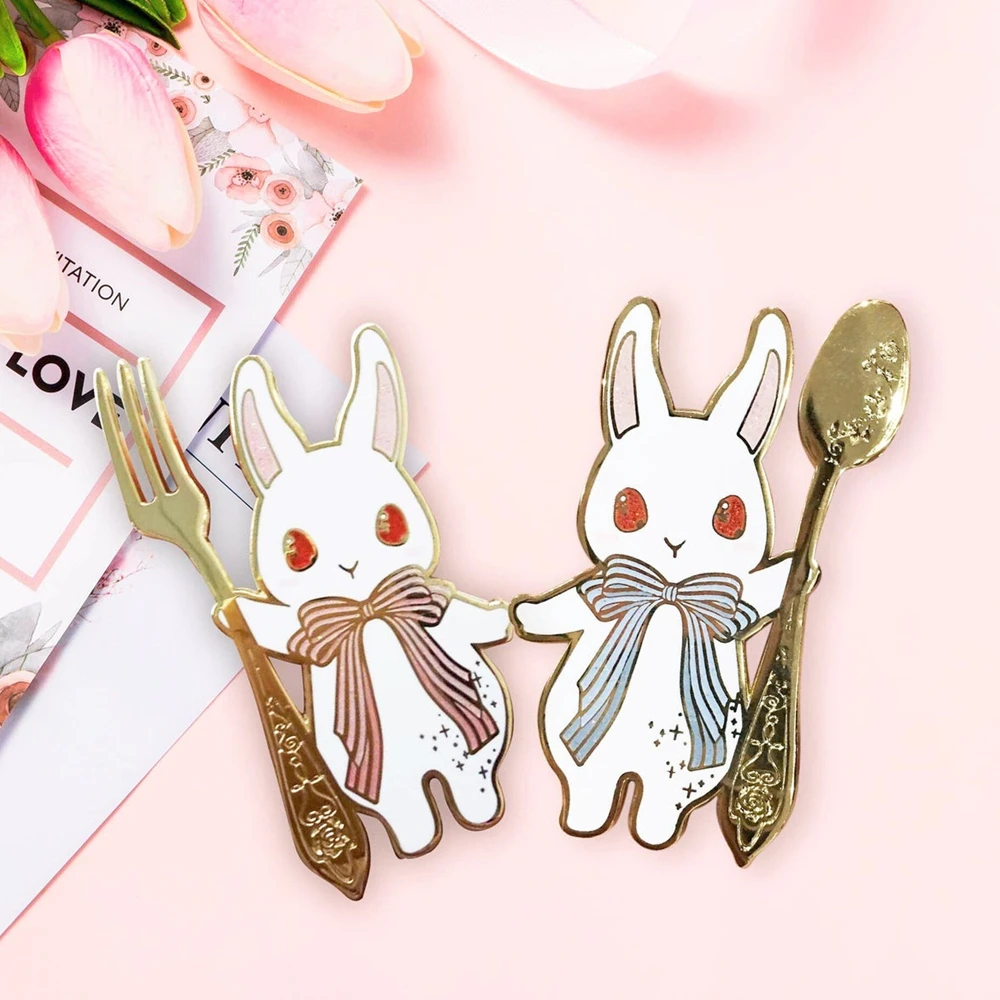 

Kawaii Magic Bunny Hard Enamel Pin Fashion Cartoon Fork Pink Rabbits and Spoon Blue Rabbit Pastel Brooch Foodie Jewelry Gift