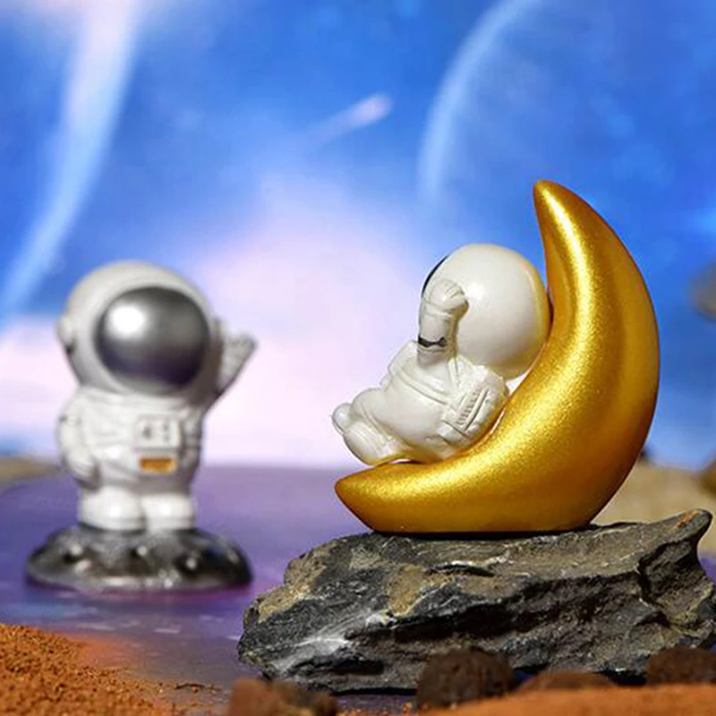 Cute Resin Decoration Space Astronaut Home Decor Small Ornaments Cake Baking Figurine Car Desk Decor Mini Garden Statue Toy Gift