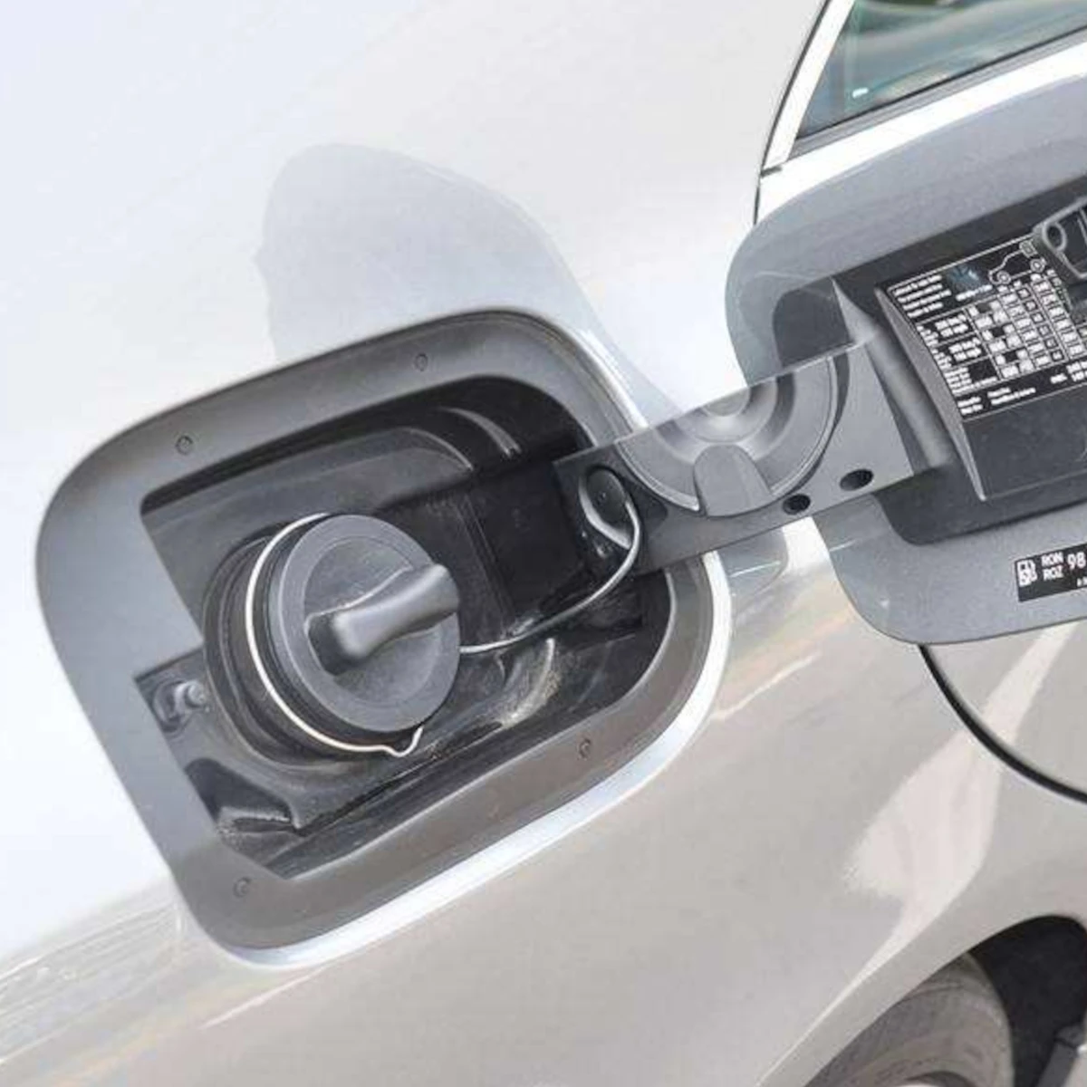 Tankdeckel für Mercedes-Benz A209 C216 R171 R230 S211 W203 W211 X204