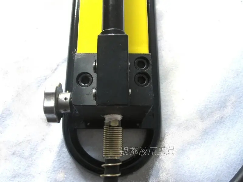 Ghisa ad altissima pressione portatile dell'attrezzo idraulico della pompa idraulica manuale di CP-700B 1.5L