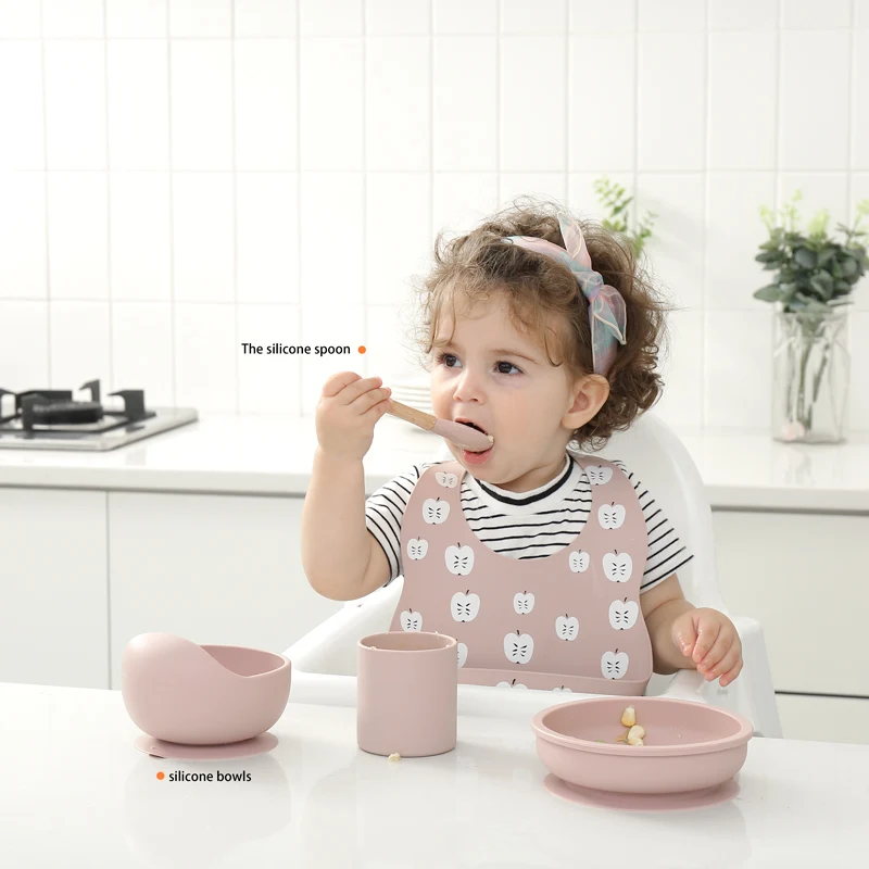 DROPSHIPPING Silicone Bowl Spoon Set Personalized Waterproof Dinner Set Plates Feeding Spoon Food Grade Newborn Accessories