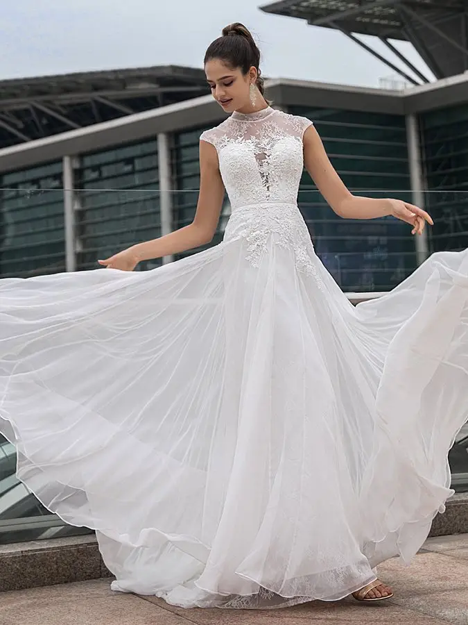 

High Neck Cap Sleeves Appliques Lace Wedding Dresses Country Illusion Buttons Bridal Gown Sweep Train Robe De Mariée 2021