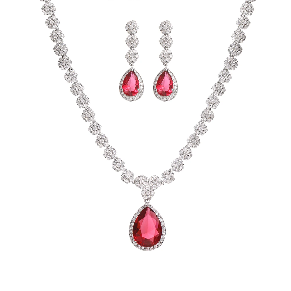 

Bettyue New Arrival Ingenious Tiny Zirconia Flower Design Neckalce And Earring For Women Exquisite Banquet Fashion Jewelry Set