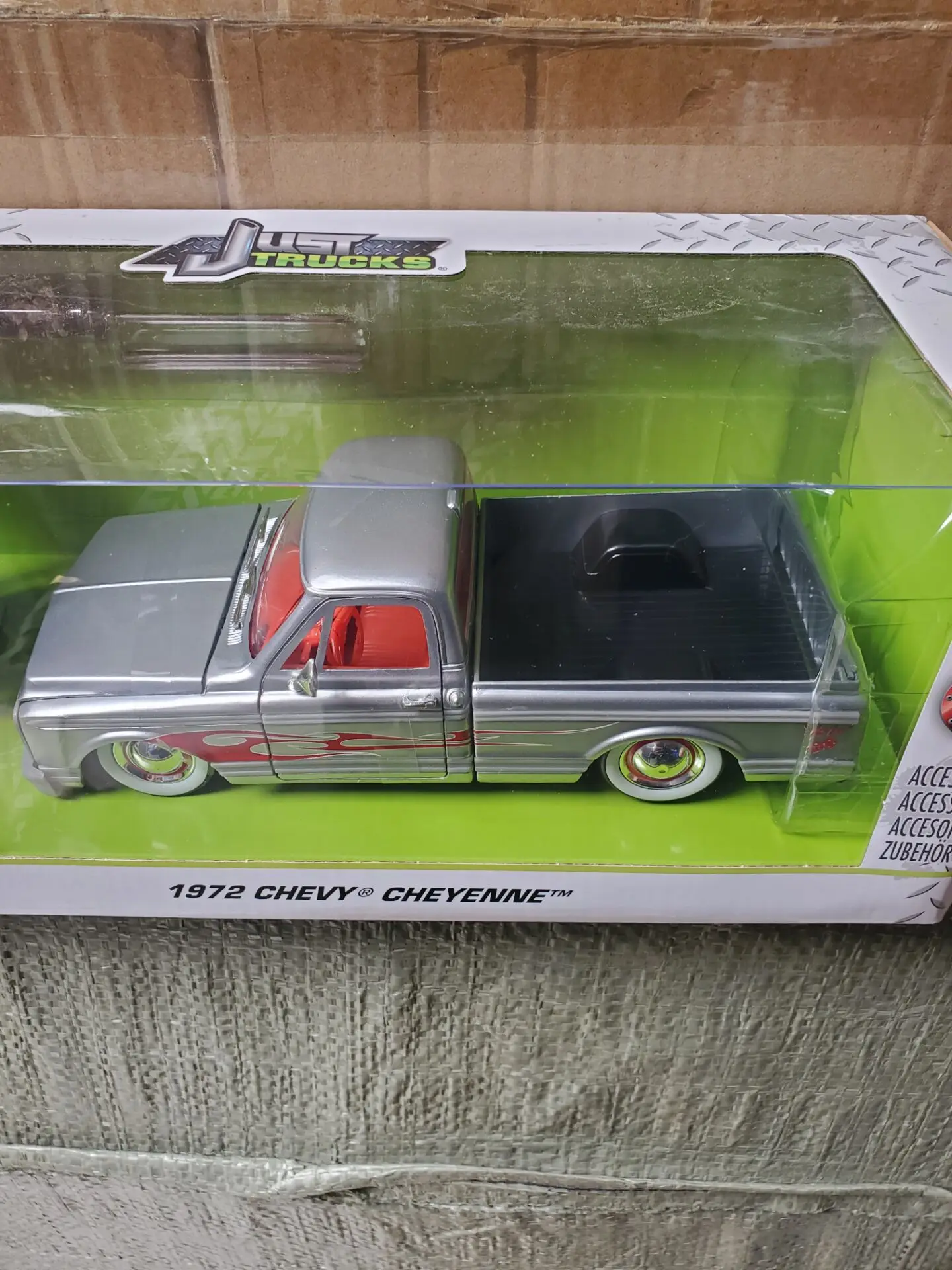 JADA Diecast 1:24 1972 CHEVY CHEYENNE Cargo Truck Model Alloy Toy Collection Decoration Souvenir Ornaments Display Gifts