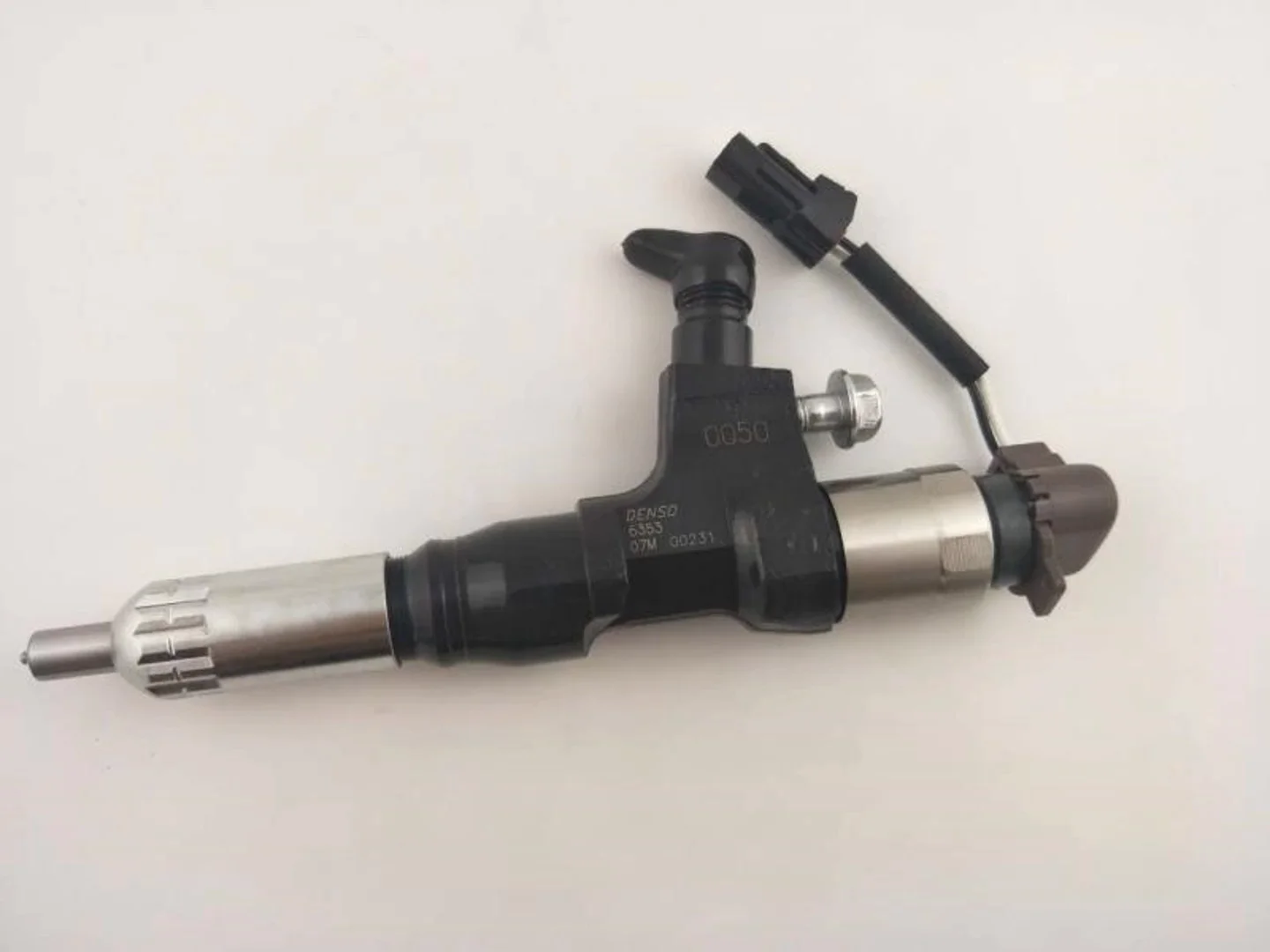 original and good quality injector for sinotruk HOWO A7 SHACMAN F2000 F3000 0445120213 VG1095088005