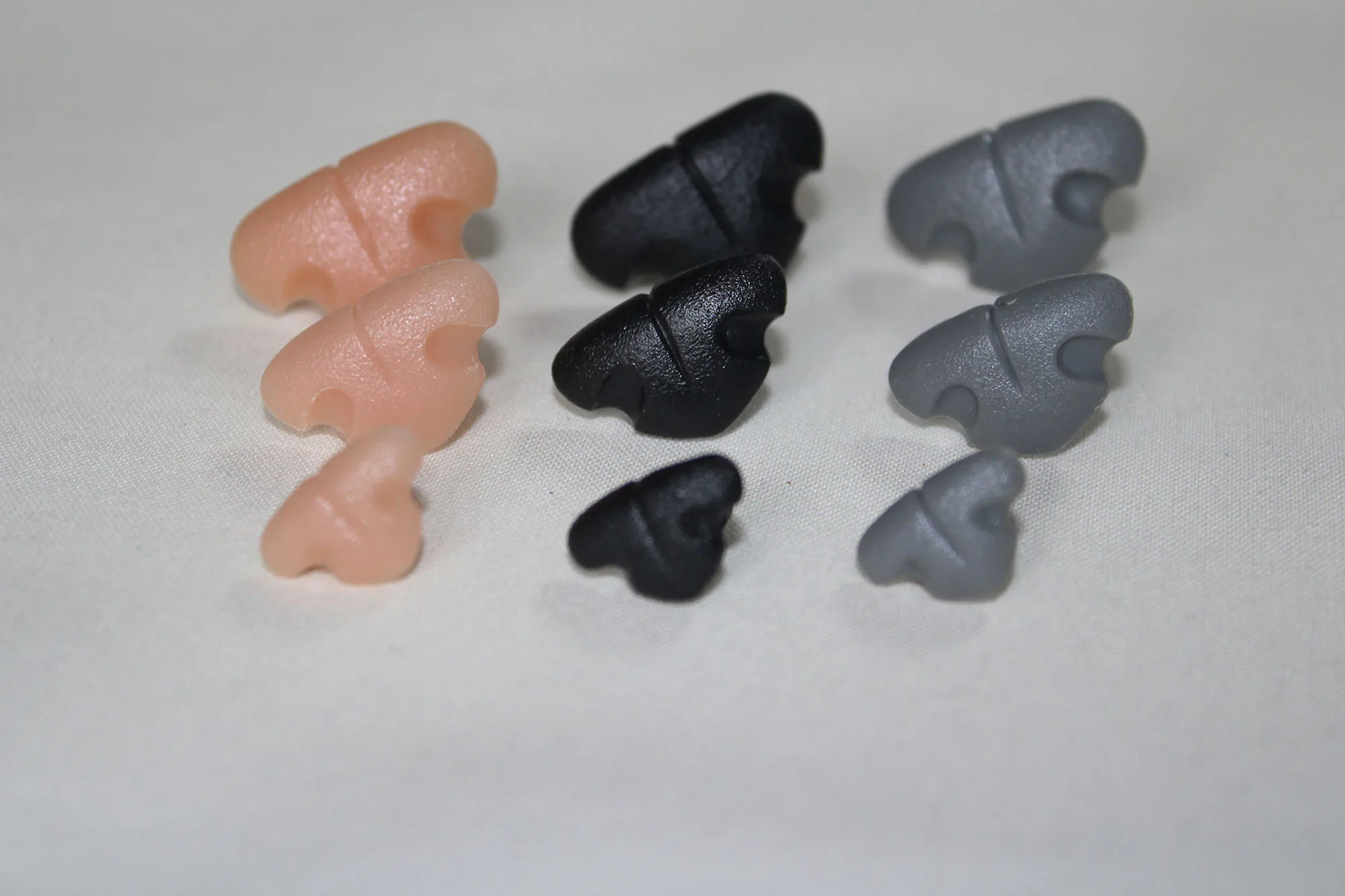 

30pcs/lot--new 18x12mm 16x26mm 20x30mm gray black flesh color plastic safety animal toy noses with washer for diy doll findings