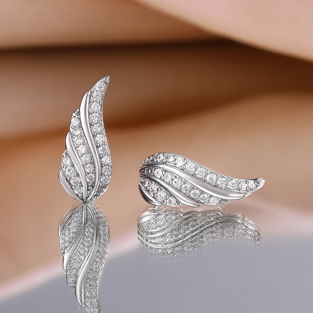 Huitan Niedlicher Flügel-Ohrstecker, silberfarben/goldfarben, erhältlich, Mosaik-CZ-Stein, zartes Geschenk für weibliche Frauen, Ohrringe, Schmuck