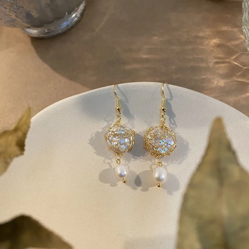 Hongye Vintage Natural Freshwater Pearls Drop Earrings for Women Elegant Party Handmade Wound Metal Dangle Brincos Jewelry 2021
