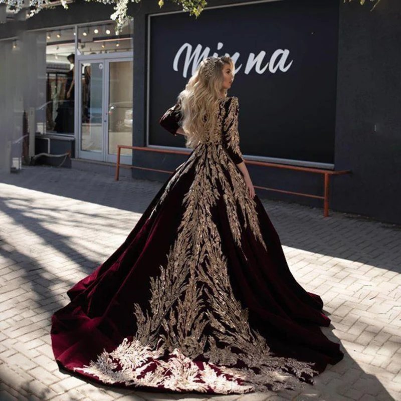 LORIE Abito di Sfera Convenzionale Borgogna Abiti Da Sera Oro Appliqued Merletto Dubai Arabo Celebrity Scollo A V Manica Lunga Pageant Prom Gowns