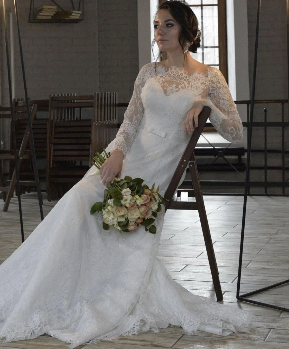 Hochzeitskleid, A-Linie, O-Ausschnitt, volle Ärmel, Spitzenapplikationen, Schärpen, Schleife, Knopfleiste hinten, bodenlanger Zug, wunderschönes Brautkleid nach Maß