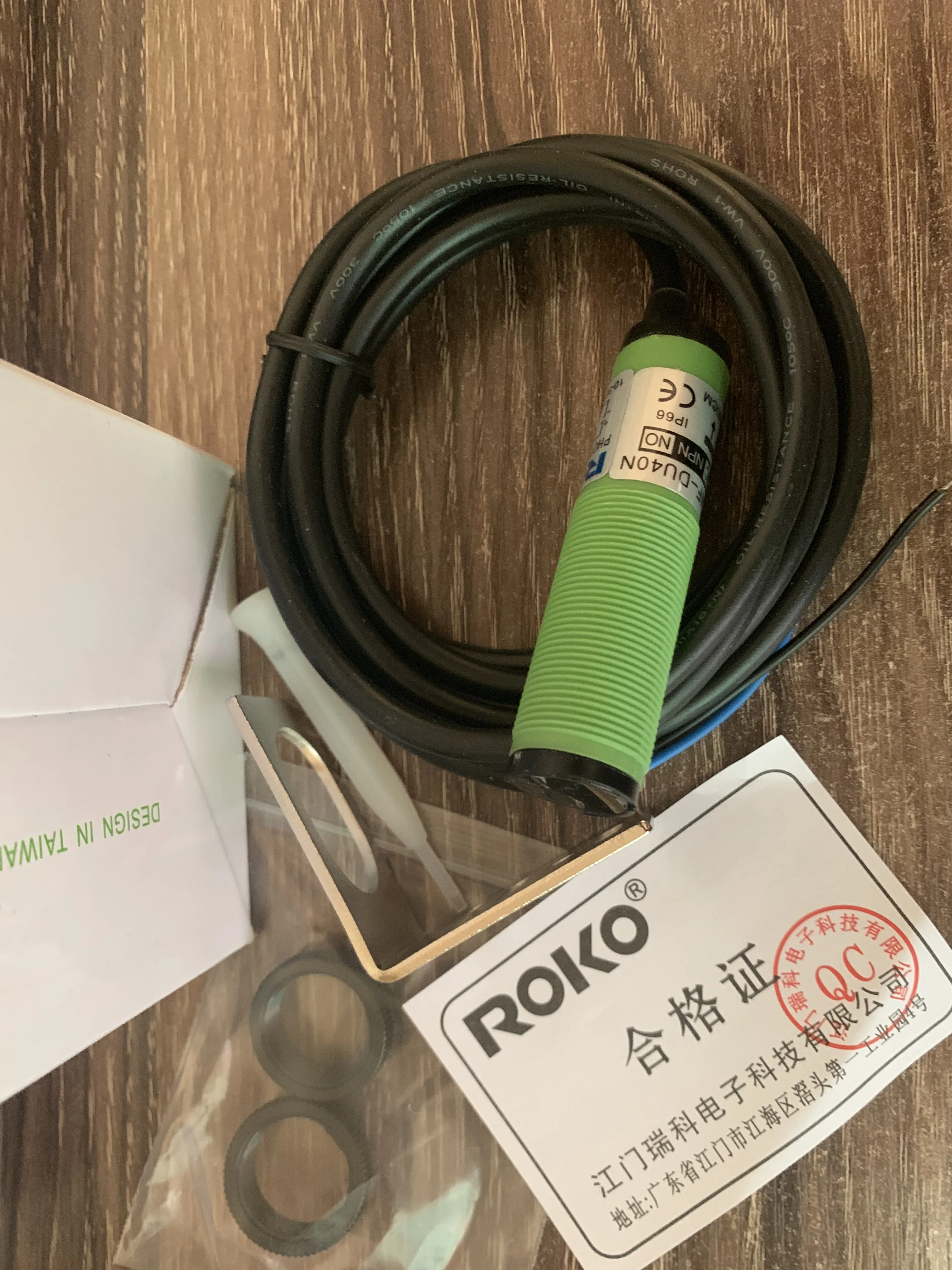 new original Taiwan Riko ROKO diffuse photoelectric switch RMF-DU40N output mode NPN NO & NC 10-30VDC