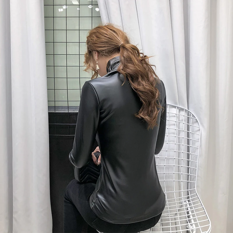 Blusa de cuello alto de gran tamaño a la moda para mujer, jerséis ajustados a cuadros de retales, camisa de cuero PU, Tops elásticos de terciopelo