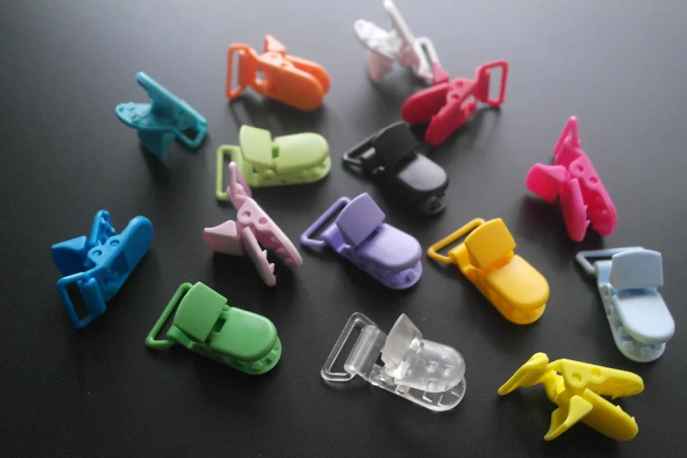 Sutoyuen 40 Stück Hot D-Form Kam Kunststoff-Schnullerclips Kunststoff Baby Schnuller Schnuller Hosenträgerkette Halter Clips für 20 mm Band – Detail 6