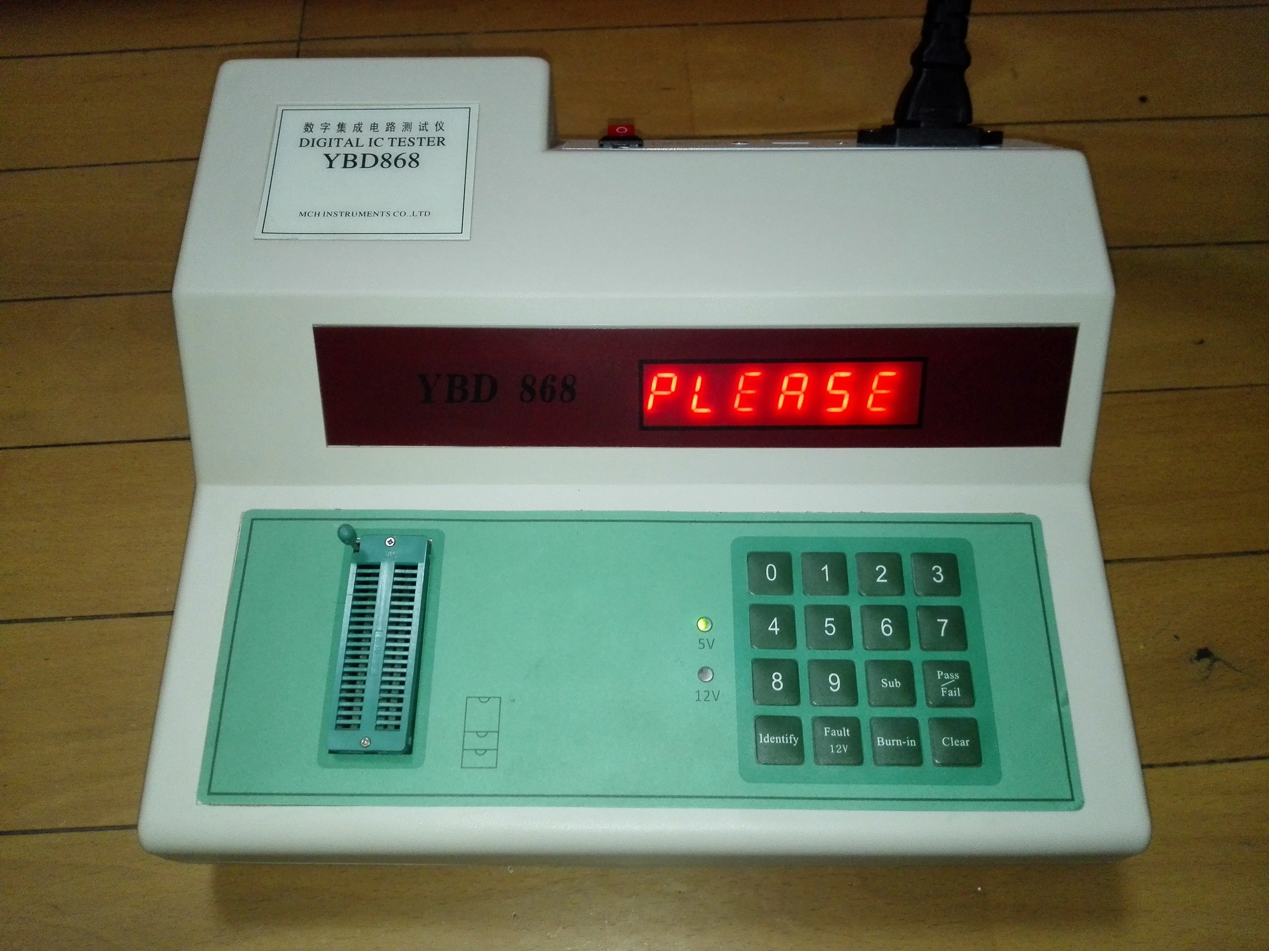 Digitale IC Tester YBD868 Tester di Circuito Integrato YBD-868 110V/220V