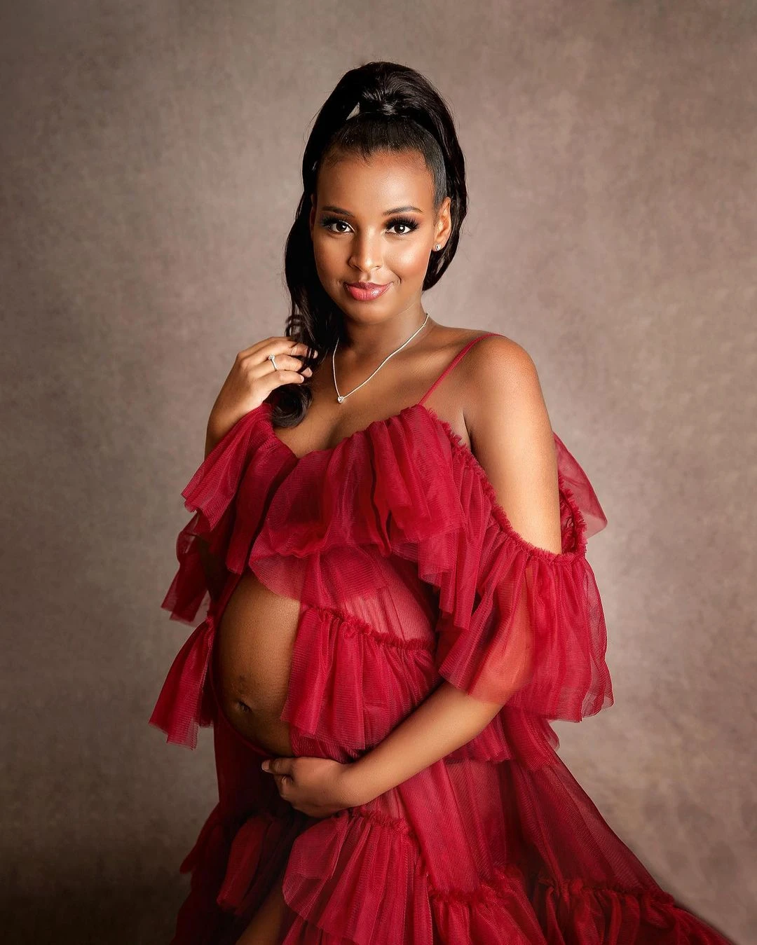 Vestido vermelho elegante da sessão da foto da gravidez do tule com babados sem alças frente fenda em camadas longo mais tamanho nupcial maternidade robe