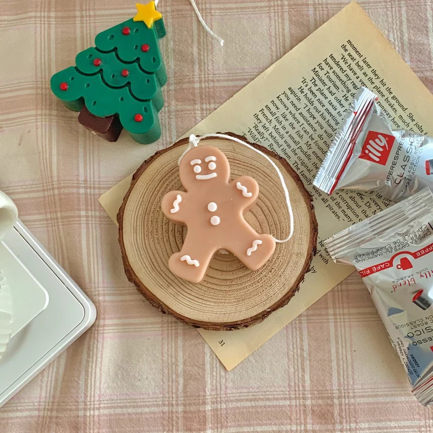 Ins Christmas tree Gingerbread Man aromatherapy candle silicone mold pine tree chocolate manual DIY material dripping plaster