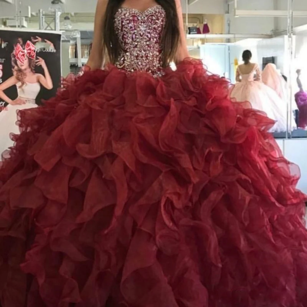 

Gorgeous Burgundy Vestidos Quinceanera Dresses Sweetheart Beaded Crystal Organza Puffy Skirt 2021 Sweet 16 Prom Gowns