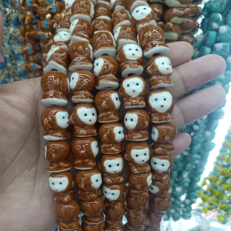 10 sztuk 15x18mm brązowy kolor mała małpka ceramiczne koraliki luźne DIY zwierząt ceramiki koralik do tworzenia biżuterii akcesoria mody