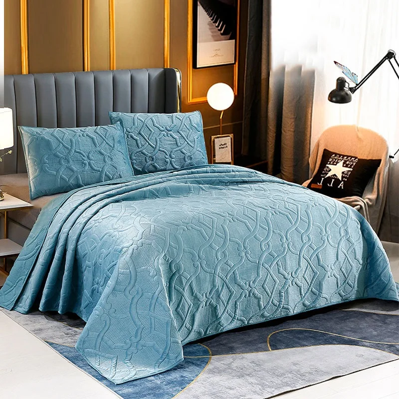 Velvet Bedspreads Quilt Set 3PCS Winter Plush Embroidered Bed Cover Pillowcase King Queen Size Coverlets Double Blanket on Bed