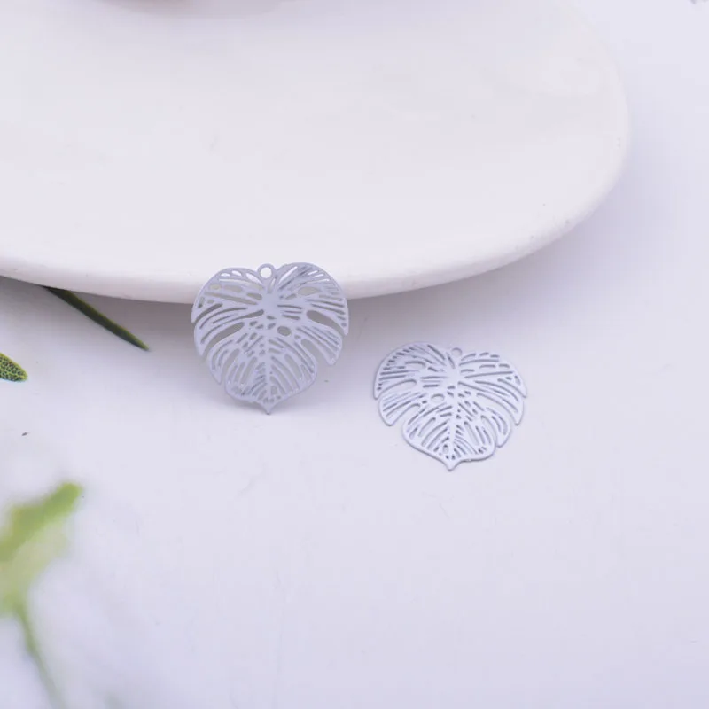 50 Stück AC11507 18mm lackierte Messing-Monstera-Blätter-Anhänger, tropische Blatt-Anhänger für Schmuck und Ohrringe – Detail 10