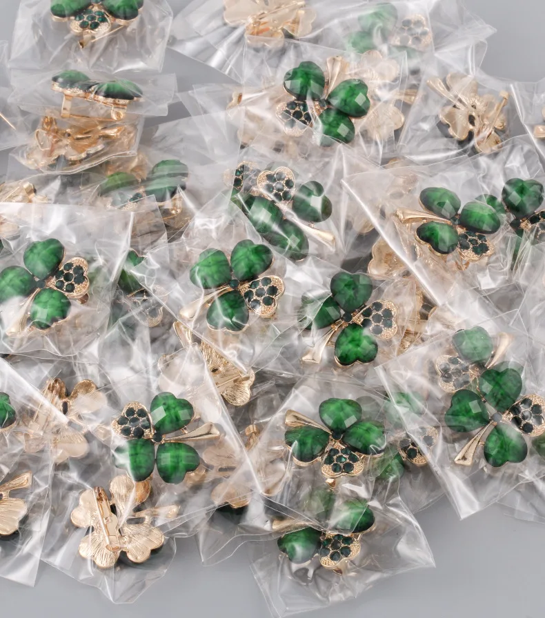 20 pcs Wholesale Geen Plants Clover Brooches Lapel Pins for Hijab Suit Dress Hat Bags Decoration Jewelry Accessories