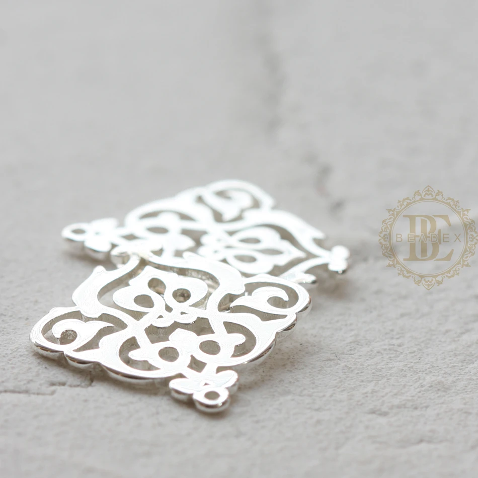 Solid Brass Geometry - Flower Charm - 20x20mm (4668C)