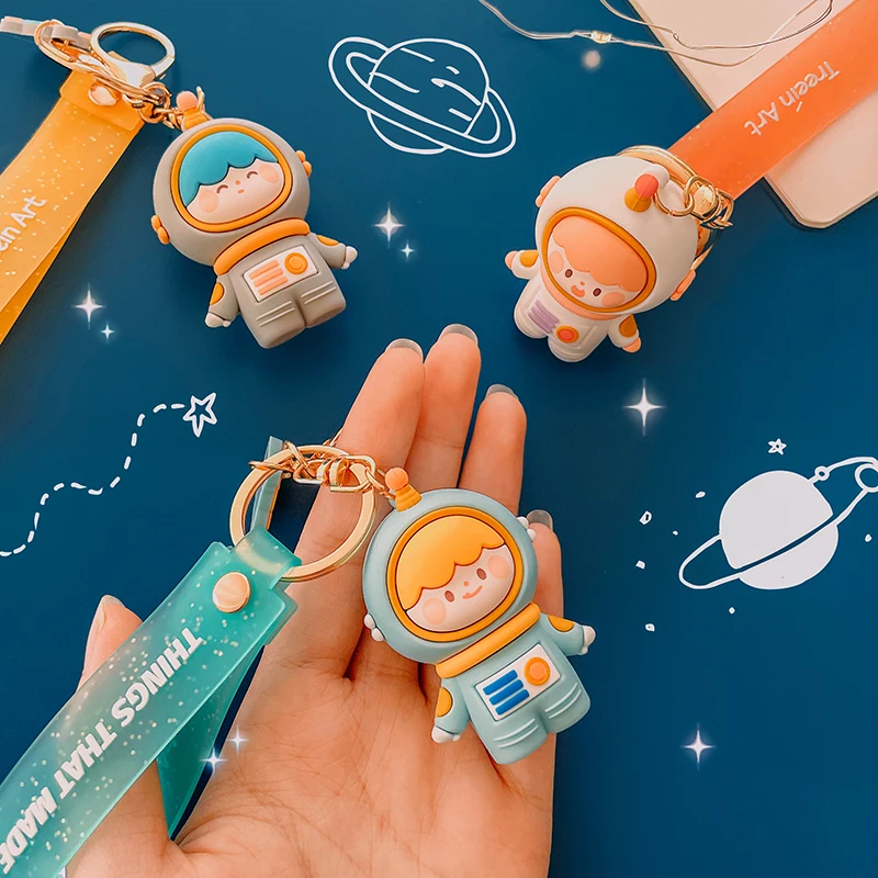 

Cute personality creative astronaut plastic keychain small exquisite bag pendant couple gift decoration Kawaii key manager