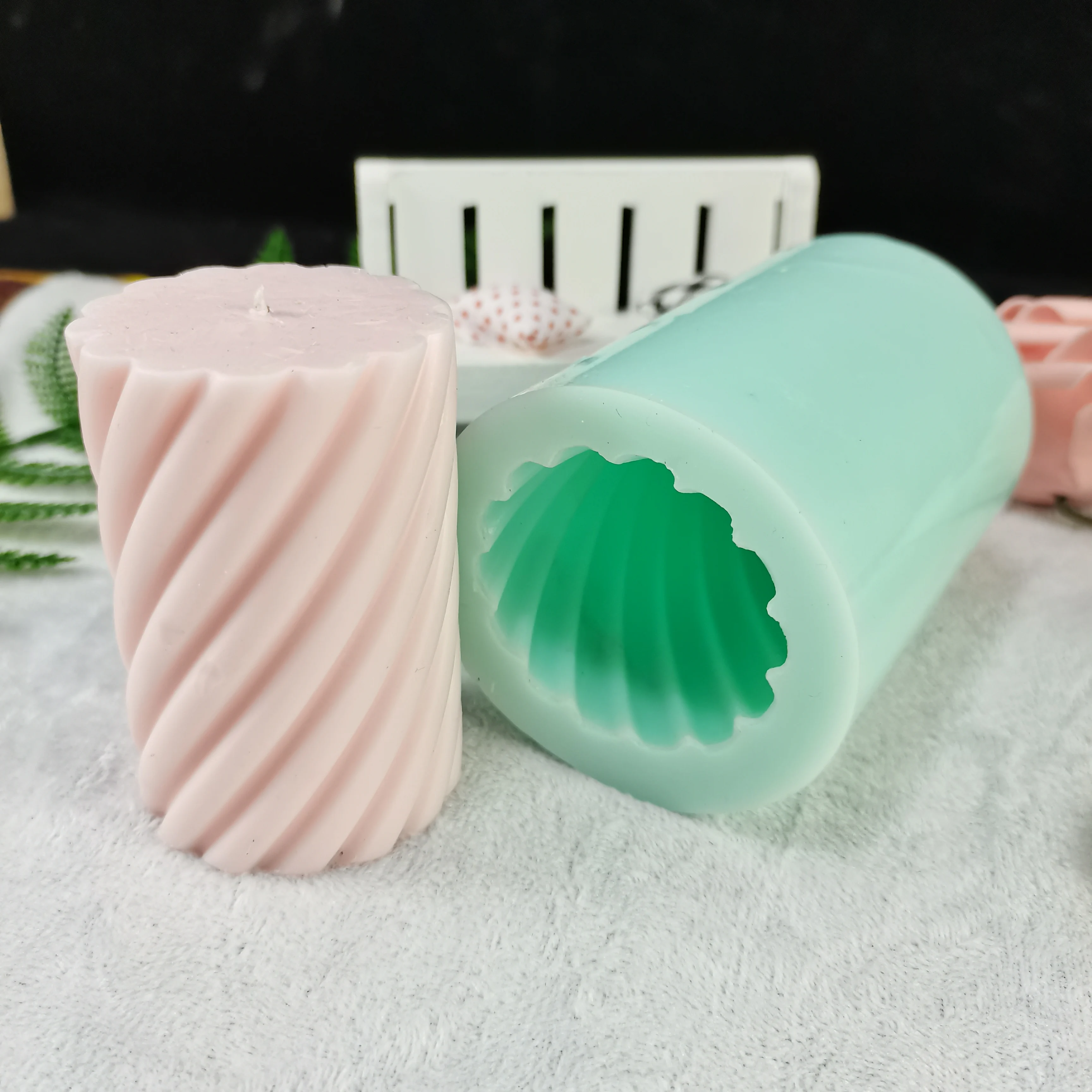 PRZY-3D Wavy Cylindrical Silicone Mold, Scented Candle Molds, Soap Candle Mold, Handmade Cake Decors Tools, Clay Resin Moulds