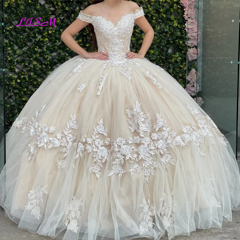 ปิดไหล่ Sweetheart Tulle Quinceanera เดรสลูกไม้ Appliques Sequined เจ้าหญิงประกวดชุดบอลหวาน15พรหมชุด