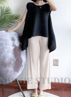 HOT SEELING Miyake solid color sleeveless fashion fold o-neck  Fish tail puff T-shirts  IN STOCK