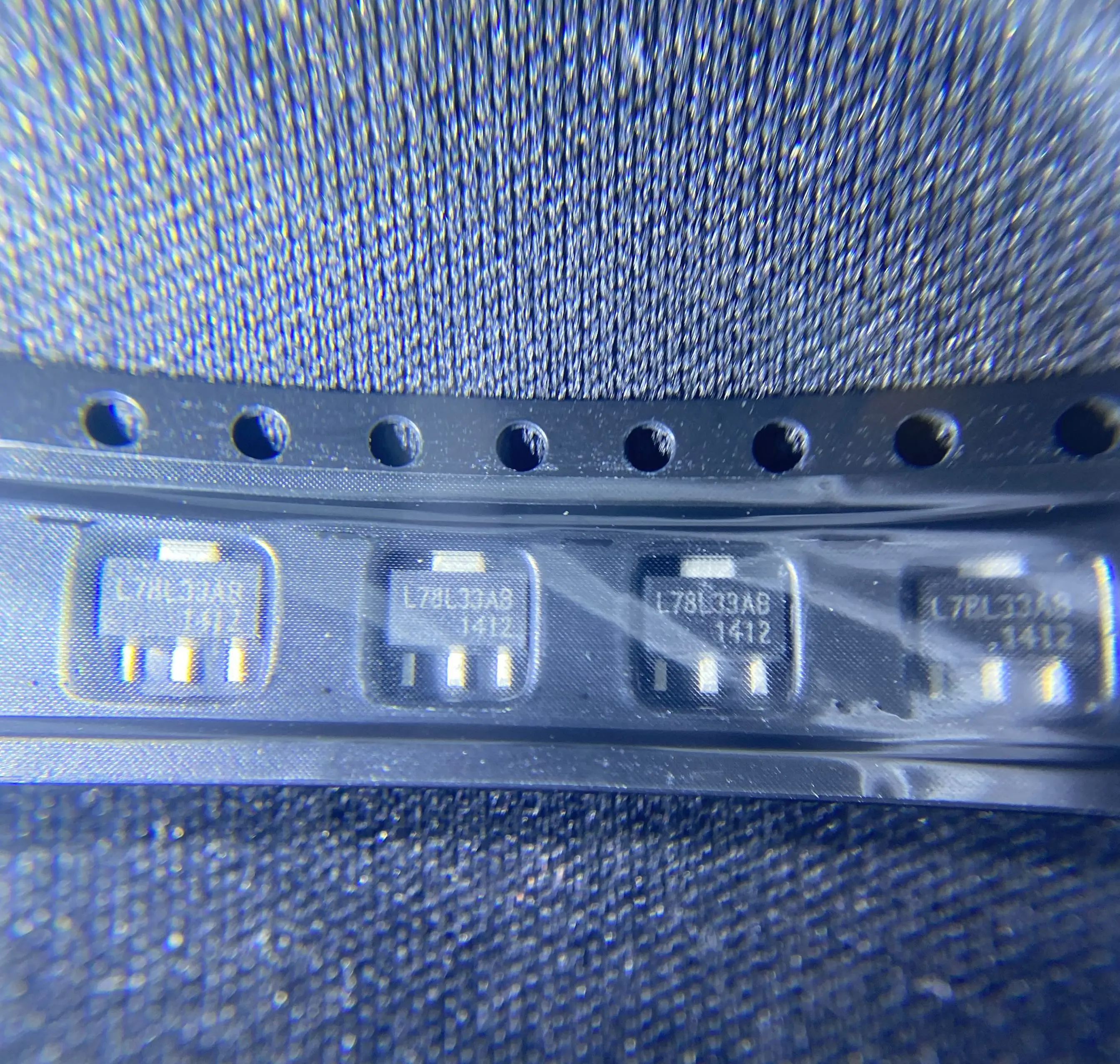 50 ~ 200 قطعة/الوحدة L78L33 L78L33AB L78L33ABUTR SOT89 العلامة التجارية جديد الأصلي شحن مجاني