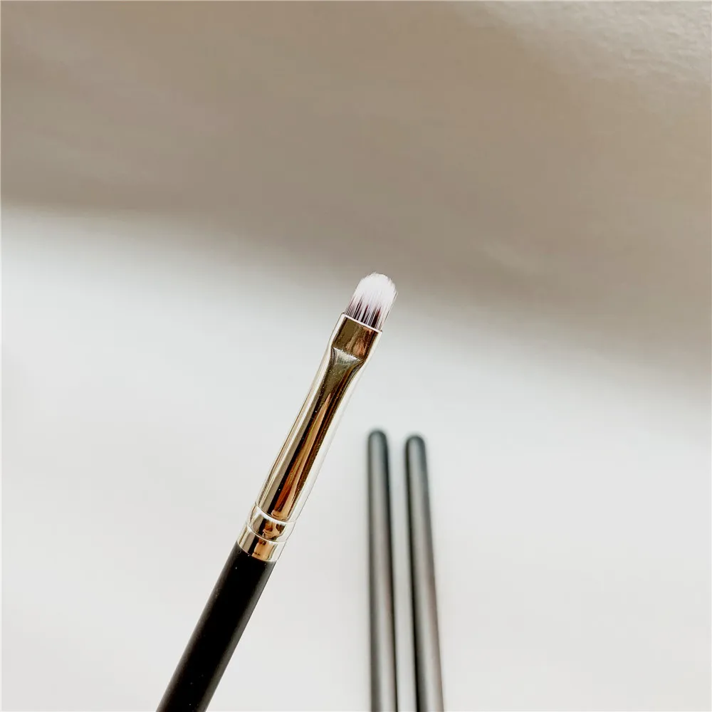 Small Shader Makeup Brush #231 Synthetic Eye Shadow Liner Lip Detailed Concealer Beauty Cosmetics Tools