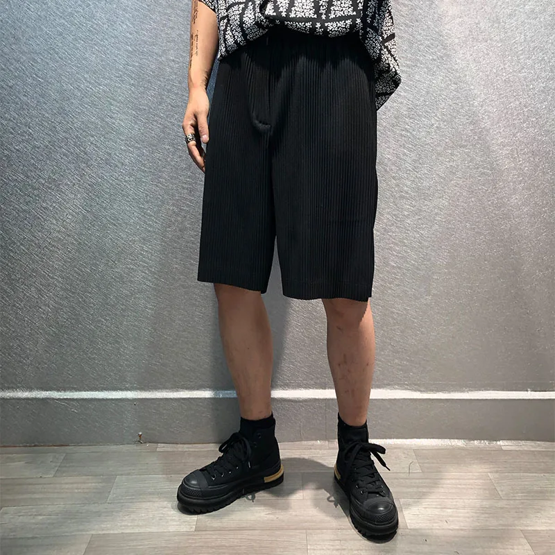 Summer Korean version of the trend of loose casual men's short Harajuku style pure black was thin and wild wide-leg five-point p