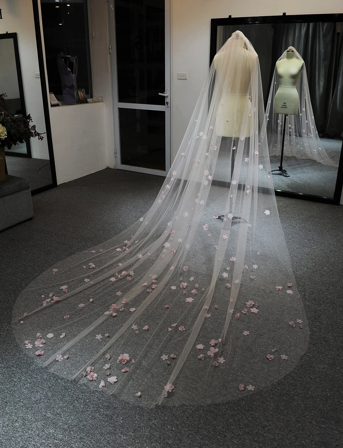 ใหม่เจ้าสาวสีชมพูกลีบ Mopping Veil หญ้าชุดเจ้าสาวงานแต่งงานผ้าคลุมหน้านุ่ม Veil Luxury Handmade งานแต่งงานอุป...