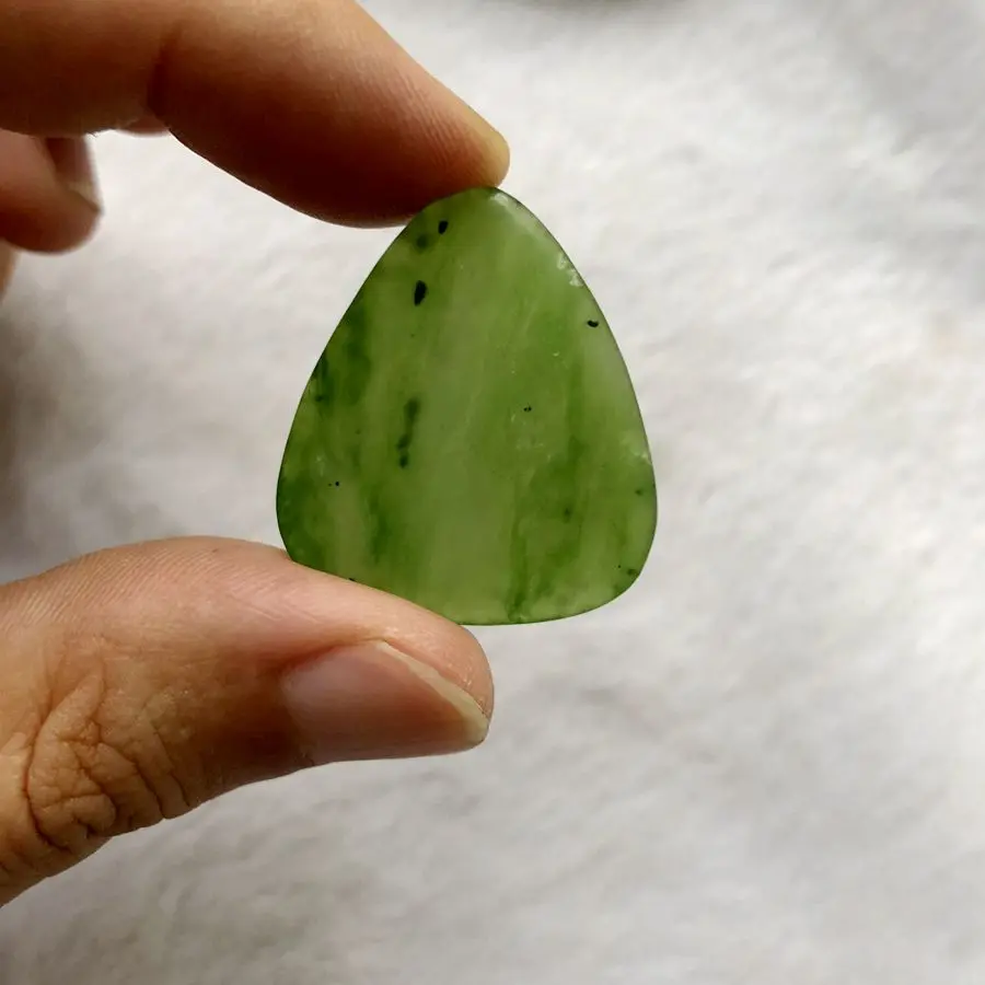 Wholesale 1pcs genuine Nepherite bead Guritar pick,Natural Stone Crystal Guitar pick,Finger Pick,27x31x2.8mm