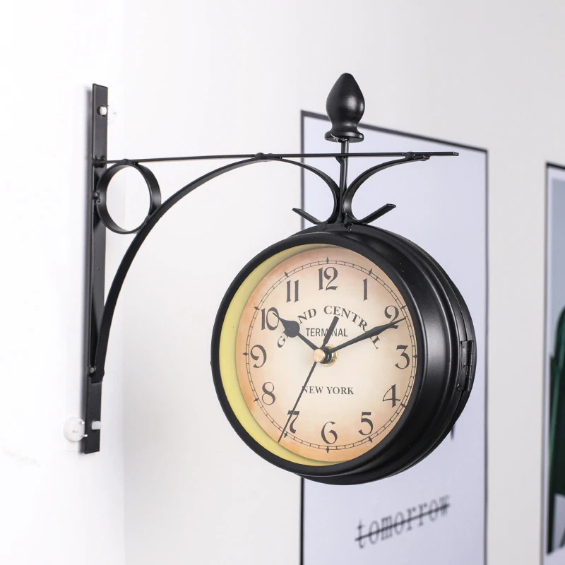 Outdoor Wall Clock Hanging Retro Double Sided 21.8 CM Metal Mount Vintage Garden Coffee Bar Decoration Round Station wandklok