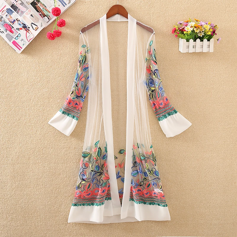 Dünne Mäntel Damen Vintage Strand weiße Oberbekleidung Frauen Blumen bestickte lange Jacke Sommer Netz Strickjacke lässig lang ärmelig