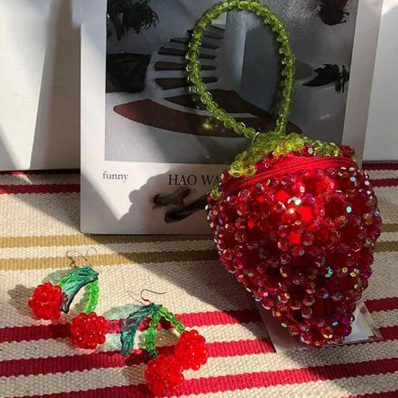 Unique Design Beaded Strawberry Bag Pure Handmade Wallets Strawberry Fruit Shape Bag Zipper Leisure Essential Portable Package