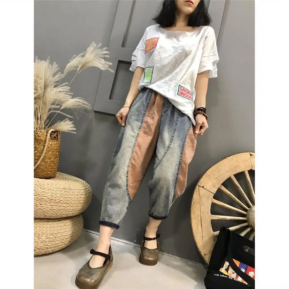 

Женские летние джинсовые укороченные брюки с контрастными цветами