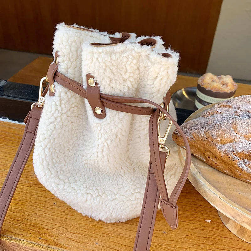 Corea Stlye Inverno nuovo di lana morbida delle donne della borsa mini donne sveglie borsa Secchiello Con Coulisse peluche Femminile borse A