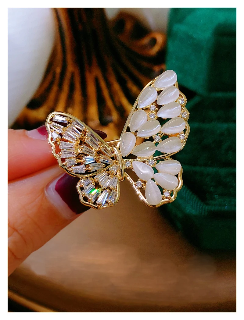 

Fashionable Natural shell Butterfly Brooches for Women Elegant Clothing Accessory for Coat and Shirt Fashion Jewelry Brooch Pin