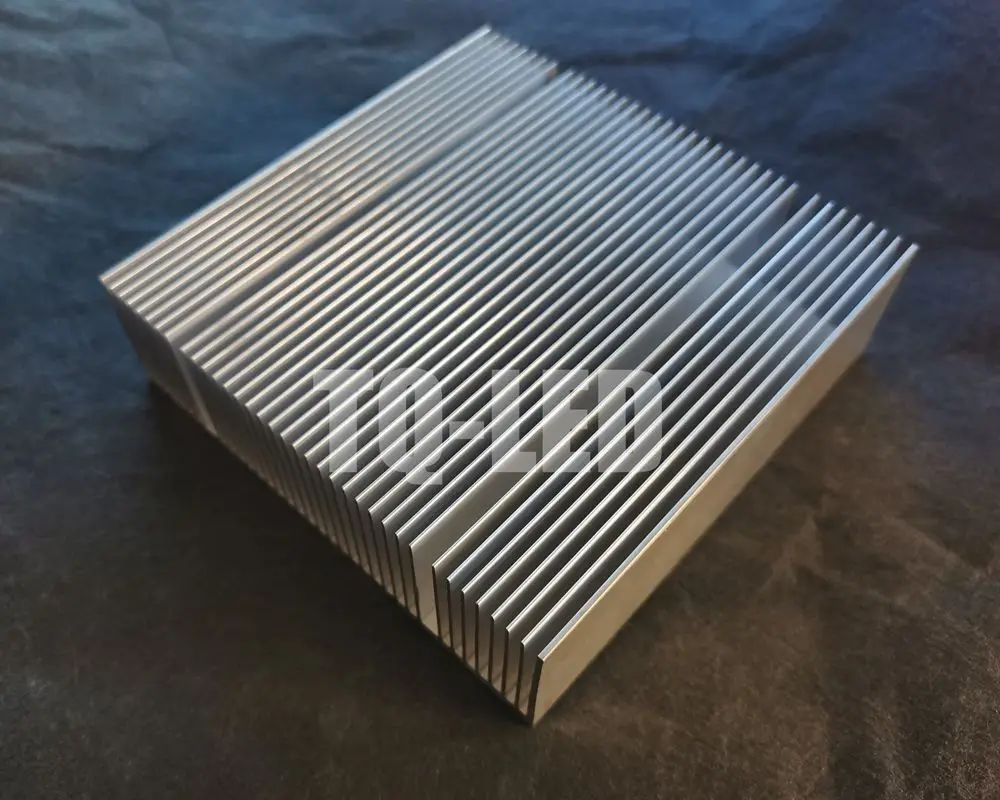 130*38*130mm High-Density Gear Power Amplifier Heat Sink LED Heatsink