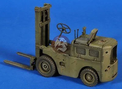 1:35 scale war scene model  Forklift is not assembled and colored